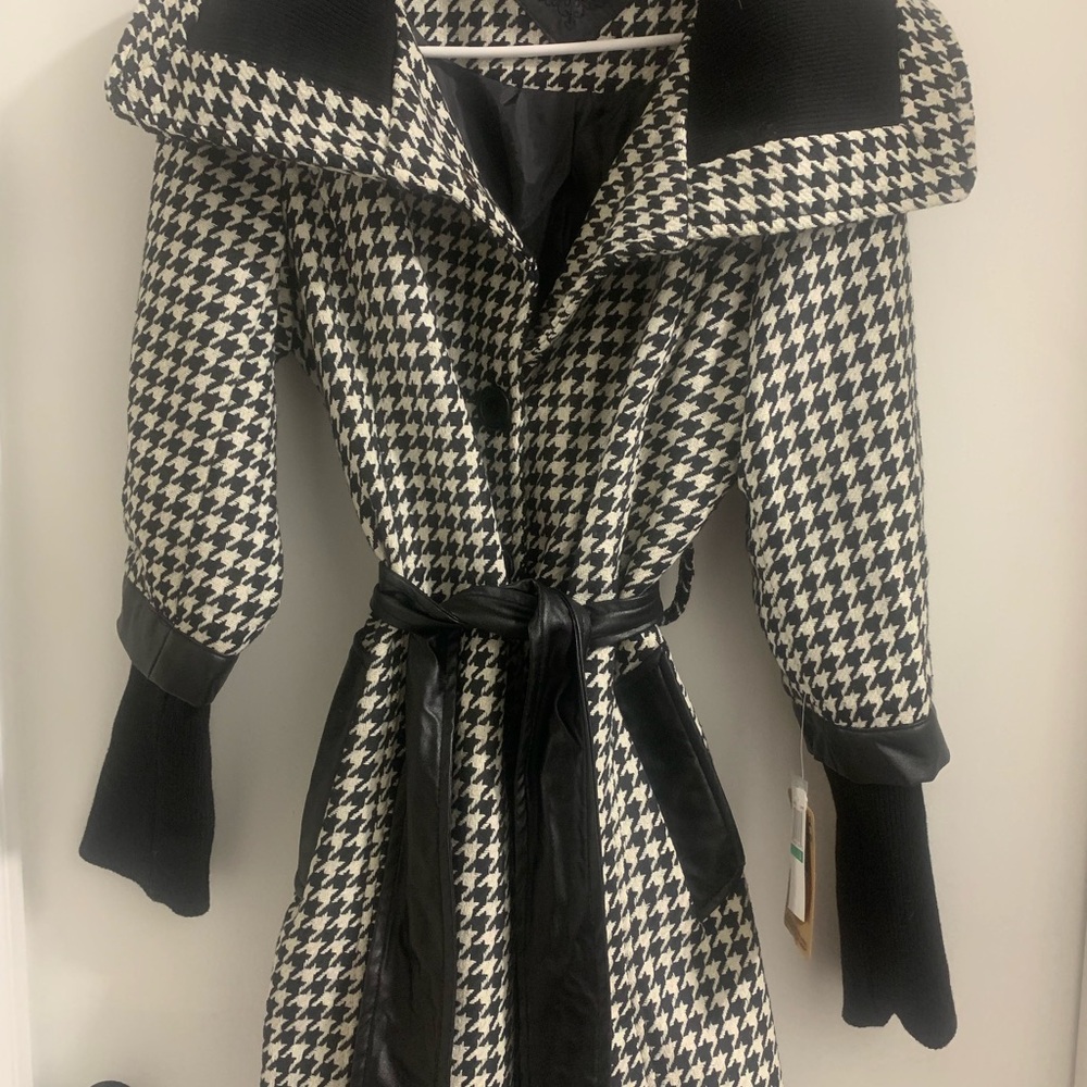 Black & White Coat - Picture 5 of 11